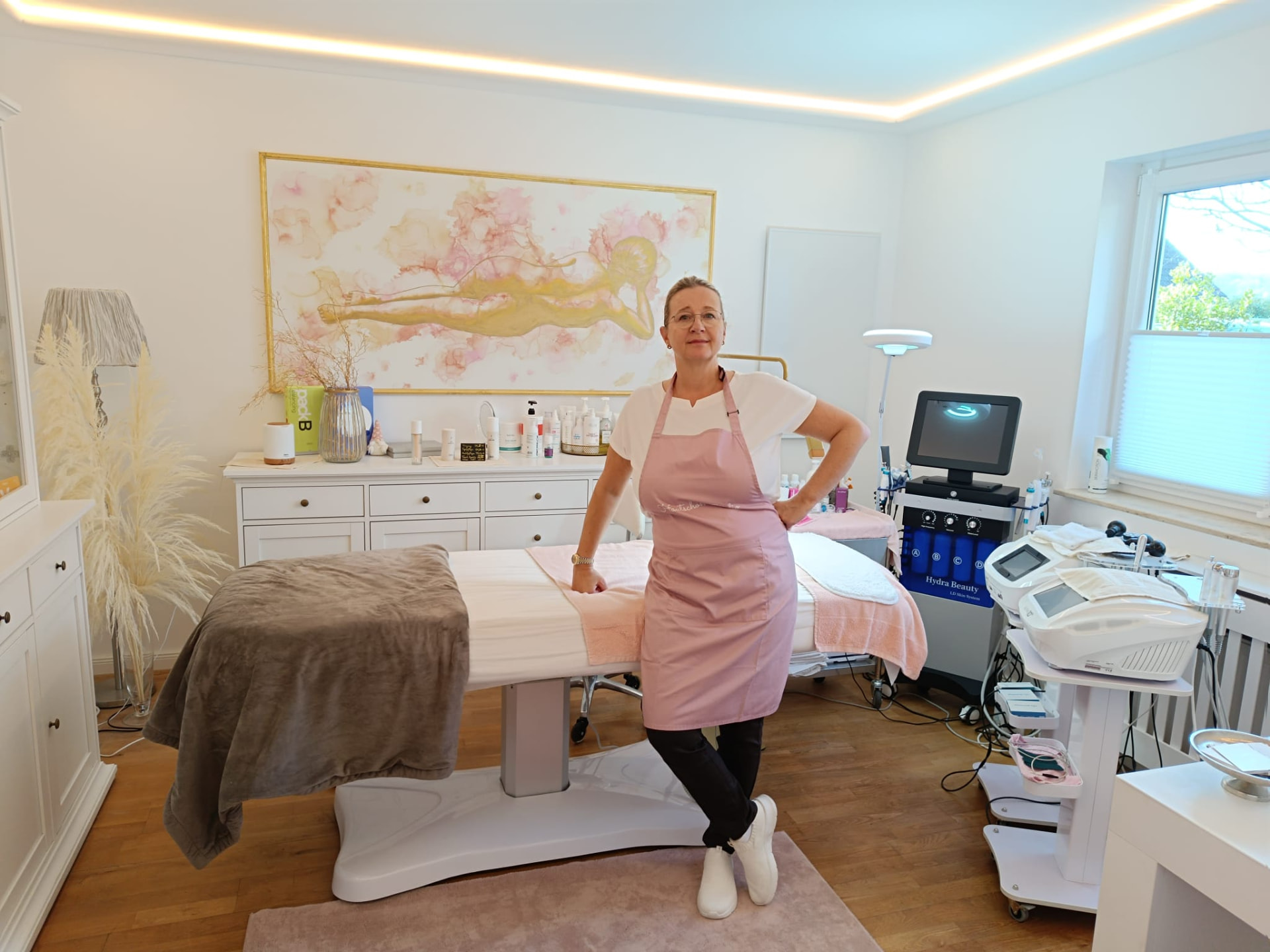Wenke Schwark in ihrem Behandlungsraum im Hautschön Studio